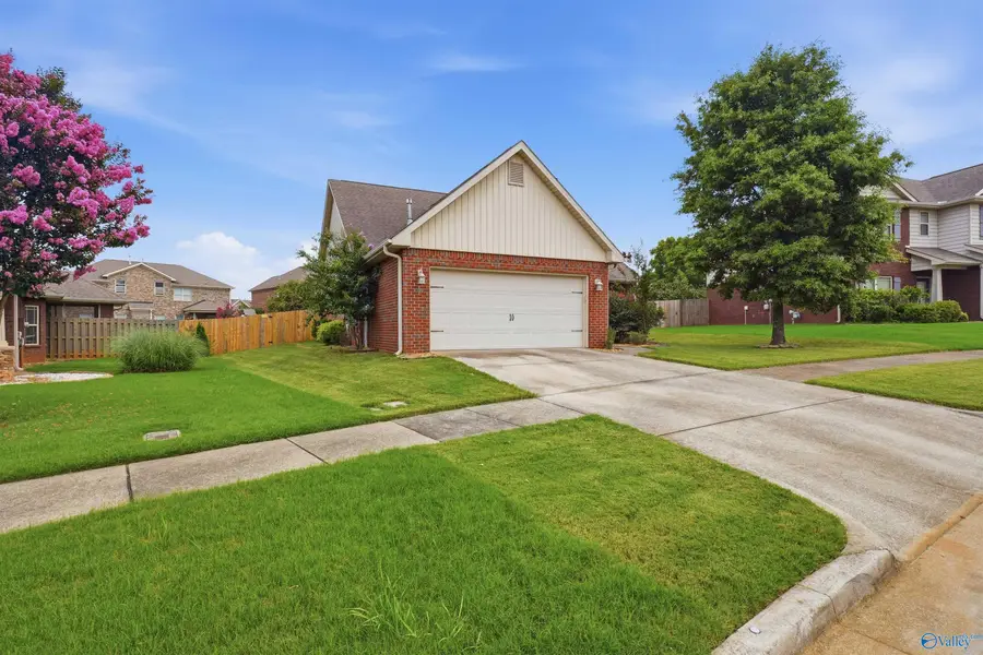 7602 Graydon Street Nw, Huntsville, AL 35806 - #2