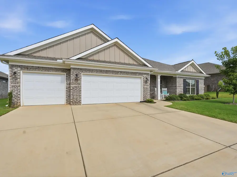 225 Hannaway Circle, Madison, AL 35757 - #3