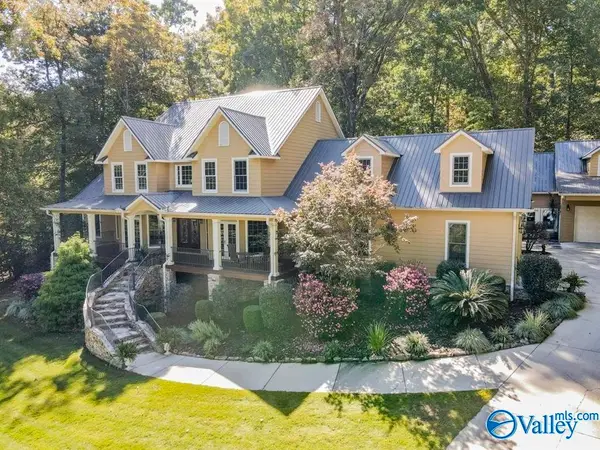 2532 Signal Point Road, Guntersville, AL 35976