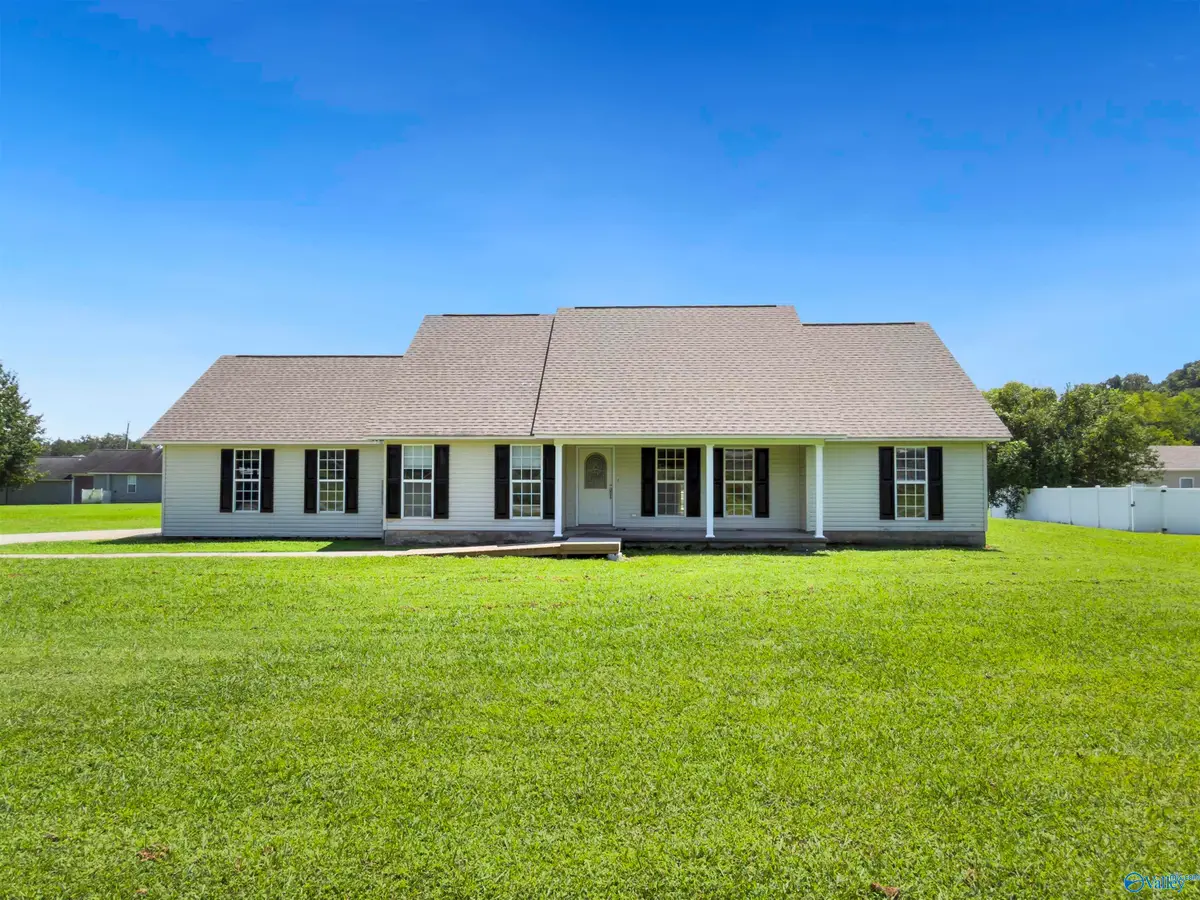 526 Hembree Drive, Guntersville, AL 35976 - #1
