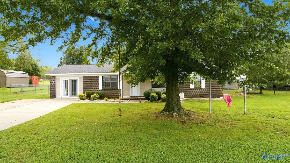 184 Chesapeake Drive, Scottsboro, AL 35769 - #1