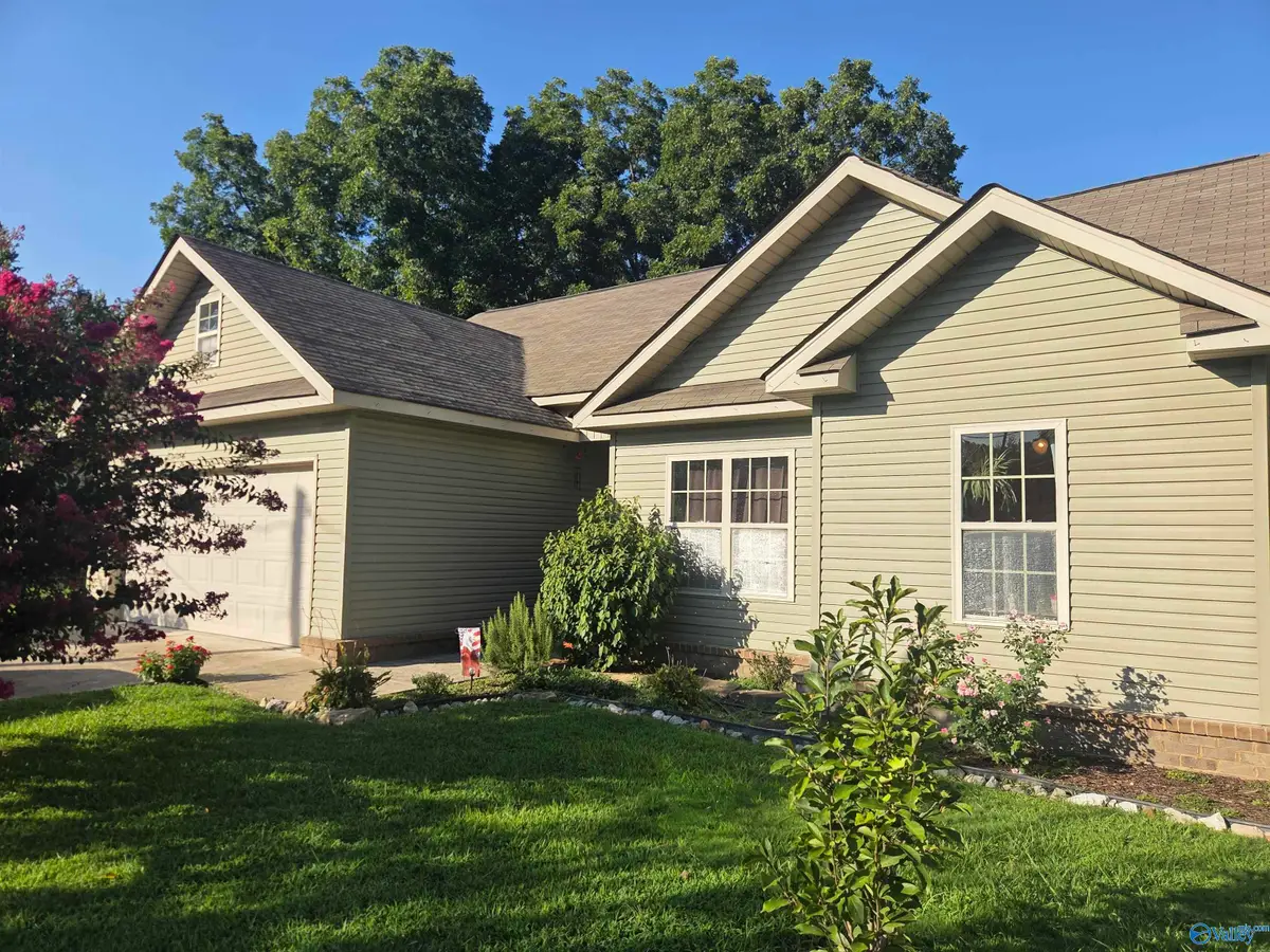 1204 White Street Nw, Hartselle, AL 35640 - #1