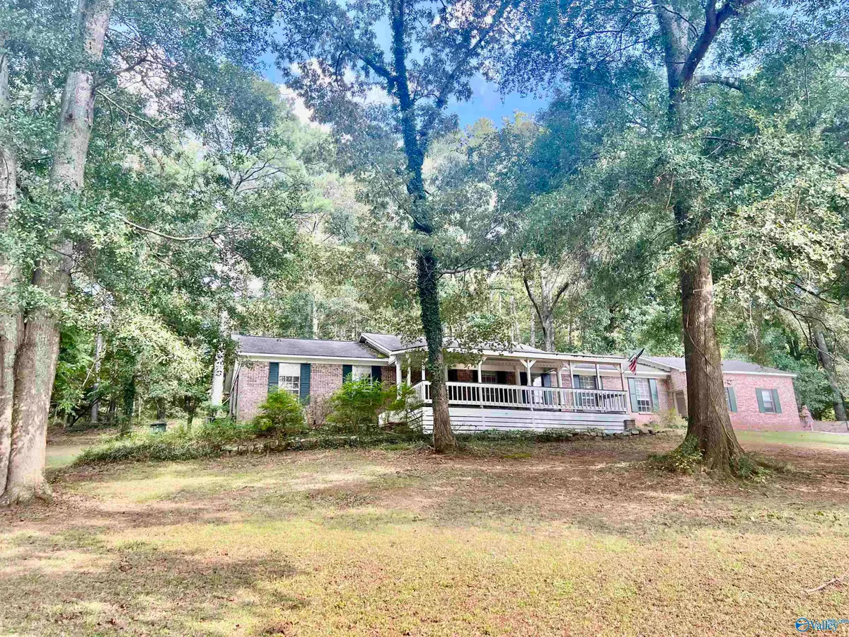 2000 Westwood Circle, Hartselle, AL 35640 - #1