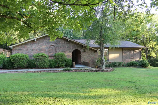 51 Spring Valley Trail, Hartselle, AL 35640