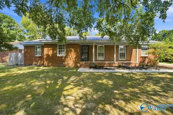 1910 Azalea Circle Sw, Decatur, AL 35601
