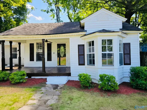 304 Chestnut Street Ne, Hartselle, AL 35640