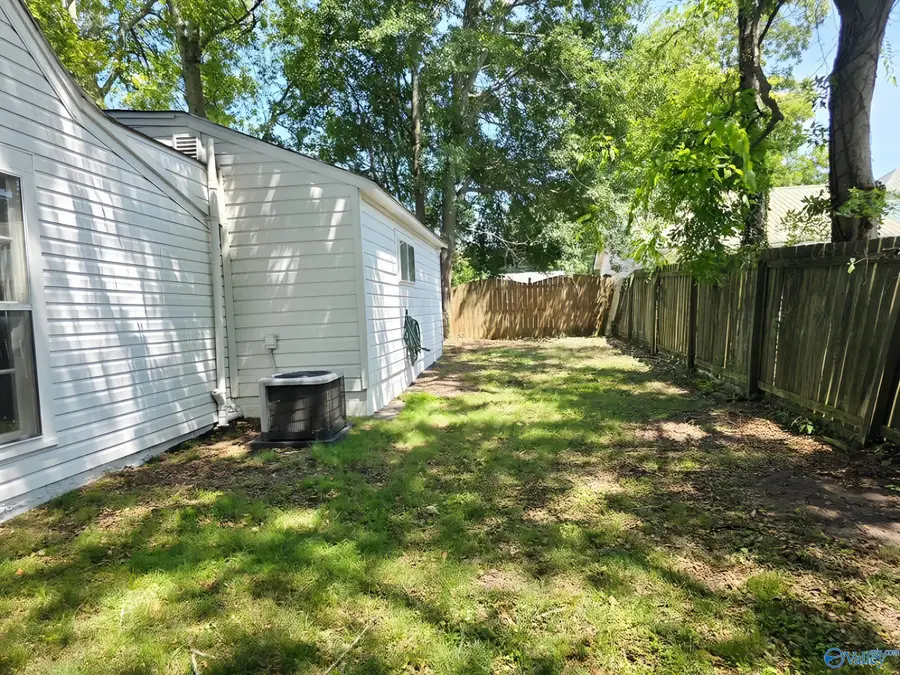 304 Chestnut Street Ne, Hartselle, AL 35640 - #3