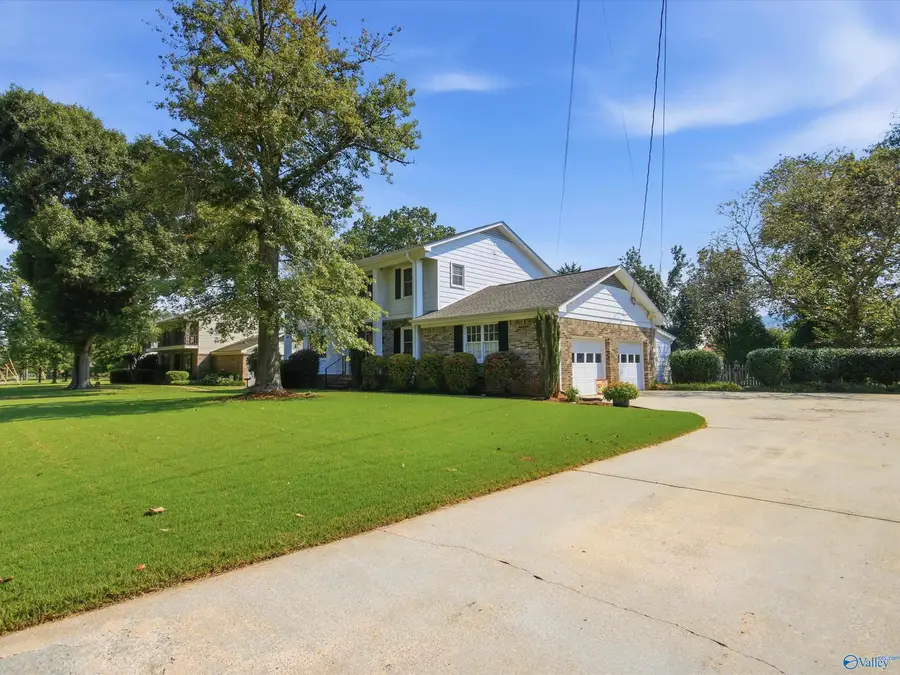 8907 Willow Hills Drive, Huntsville, AL 35802 - #2