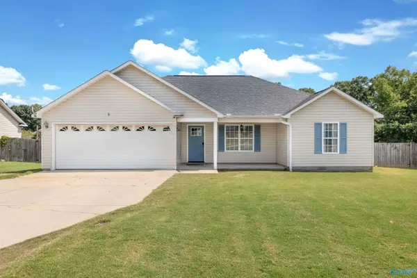 102 Meadowlark Drive, Hartselle, AL 35640