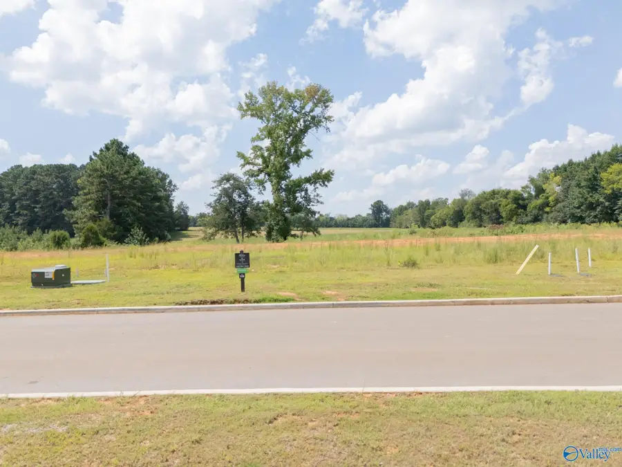 27 Wickenden Street Nw, Huntsville, AL 35806 - #2