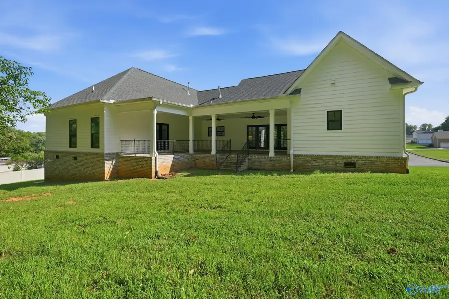 427 Meadow Winds Circle, Huntsville, AL 35811 - #2