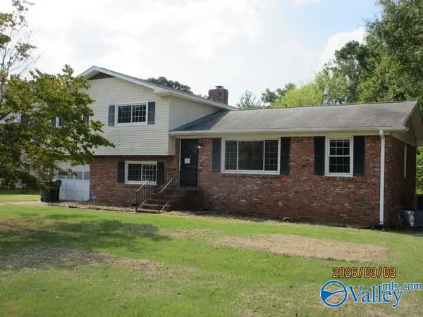 2111 Edinburgh Drive Sw, Huntsville, AL 35803