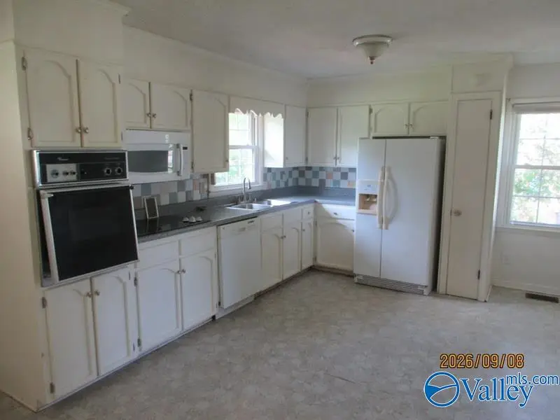 2111 Edinburgh Drive Sw, Huntsville, AL 35803 - #3