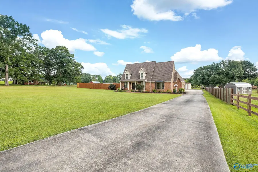 4106 S Chapel Hill Road Sw, Decatur, AL 35603 - #3
