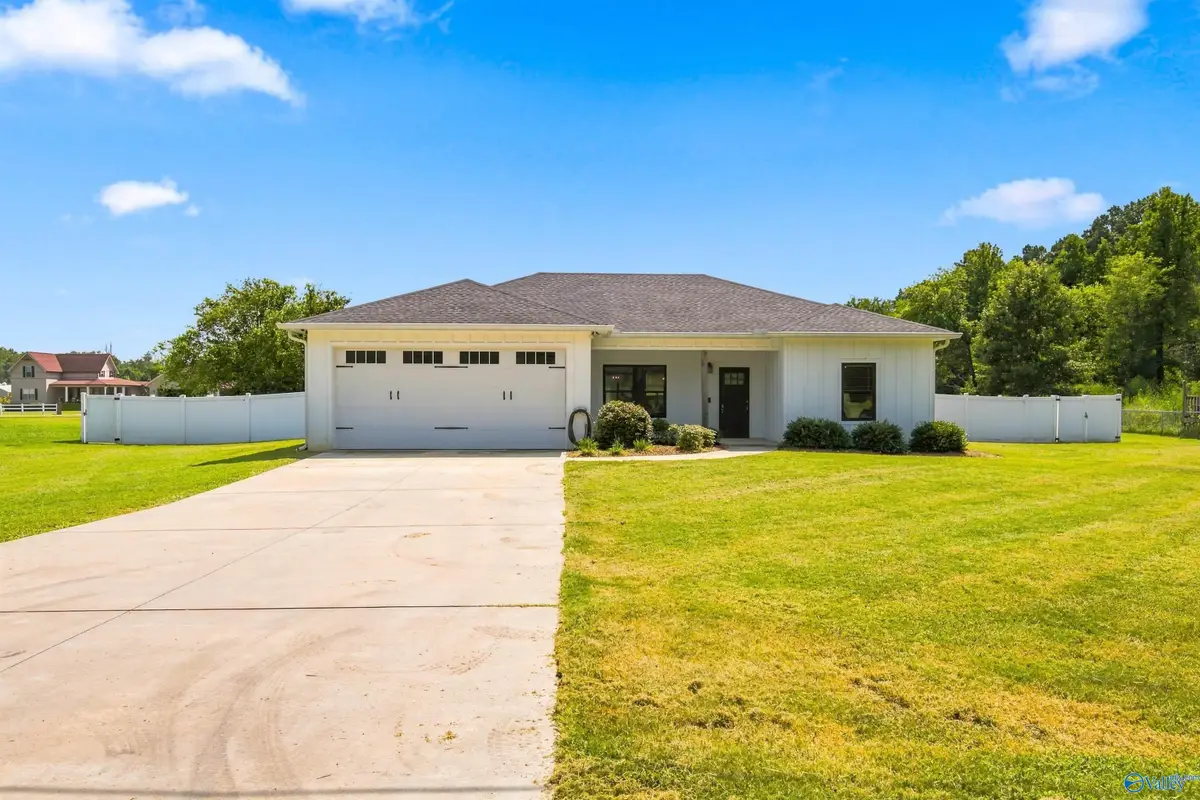 498 Hembree Drive, Guntersville, AL 35976 - #1