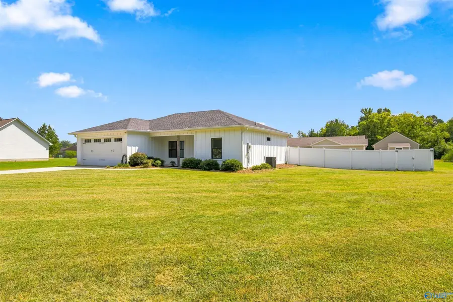 498 Hembree Drive, Guntersville, AL 35976 - #2