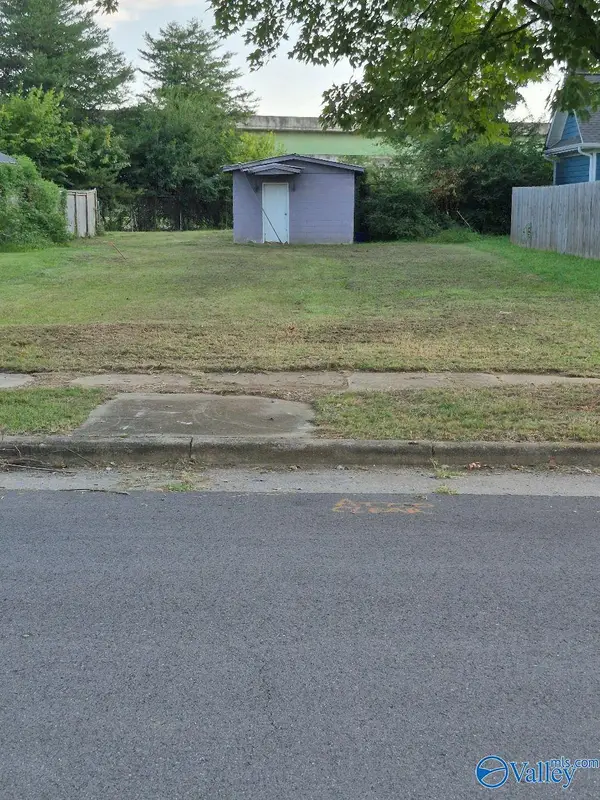 205 NW Grove Avenue Nw, Huntsville, AL 35801