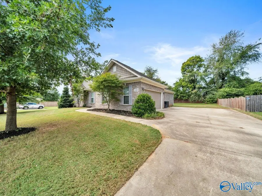 121 Eden Lane, Huntsville, AL 35811 - #2