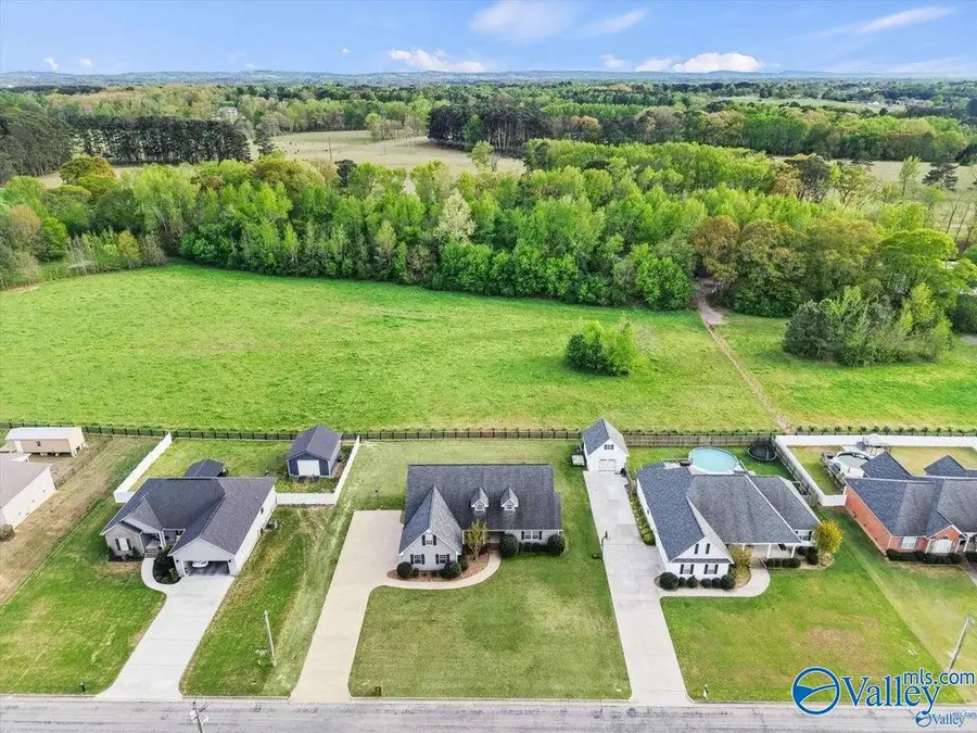 101 Berkshire Lane, Albertville, AL 35950 - #3