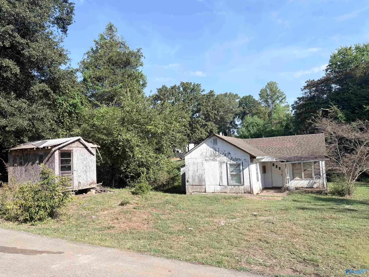302 Shannon Street, Muscle Shoals, AL 35661 - #1