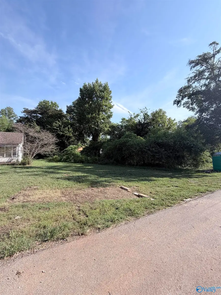 302 Shannon Street, Muscle Shoals, AL 35661 - #3