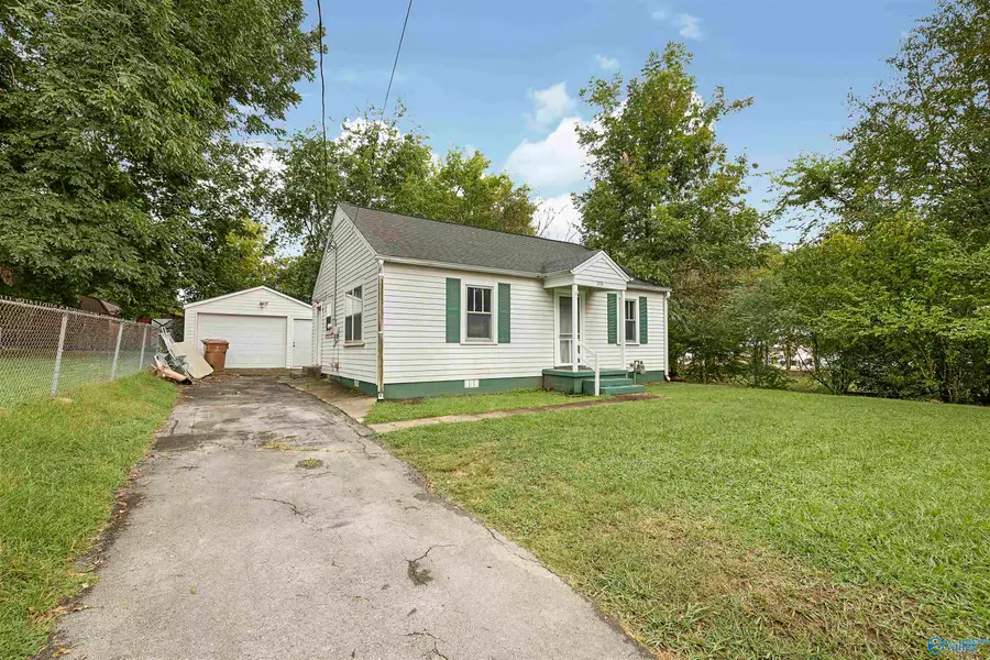 208 Chestnut Street, Hartselle, AL 35640 - #3