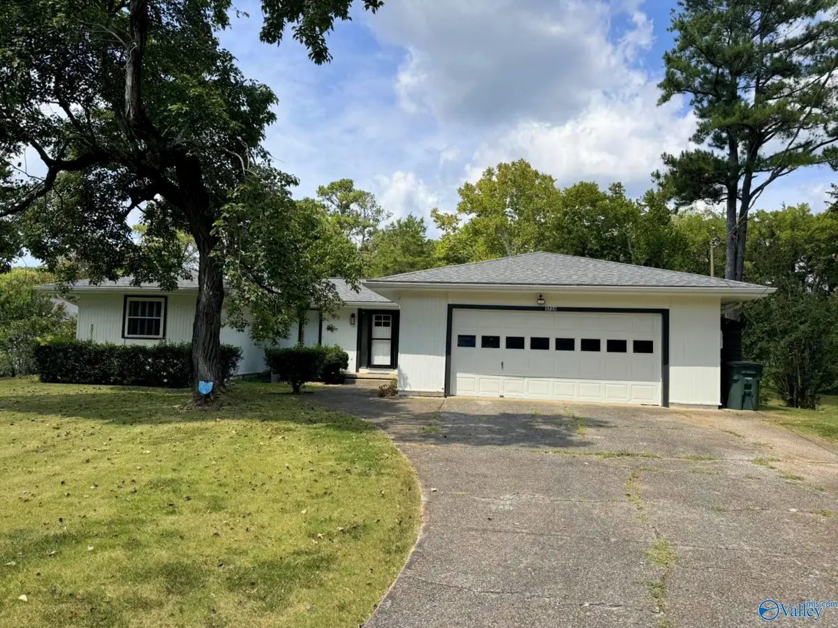 3726 Oakdale Court Nw, Huntsville, AL 35810 - #1