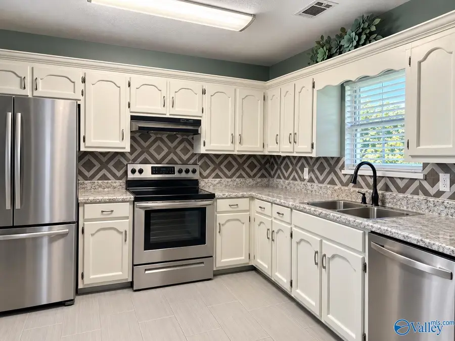 118 Knoxville Street, Rainbow City, AL 35906 - #2