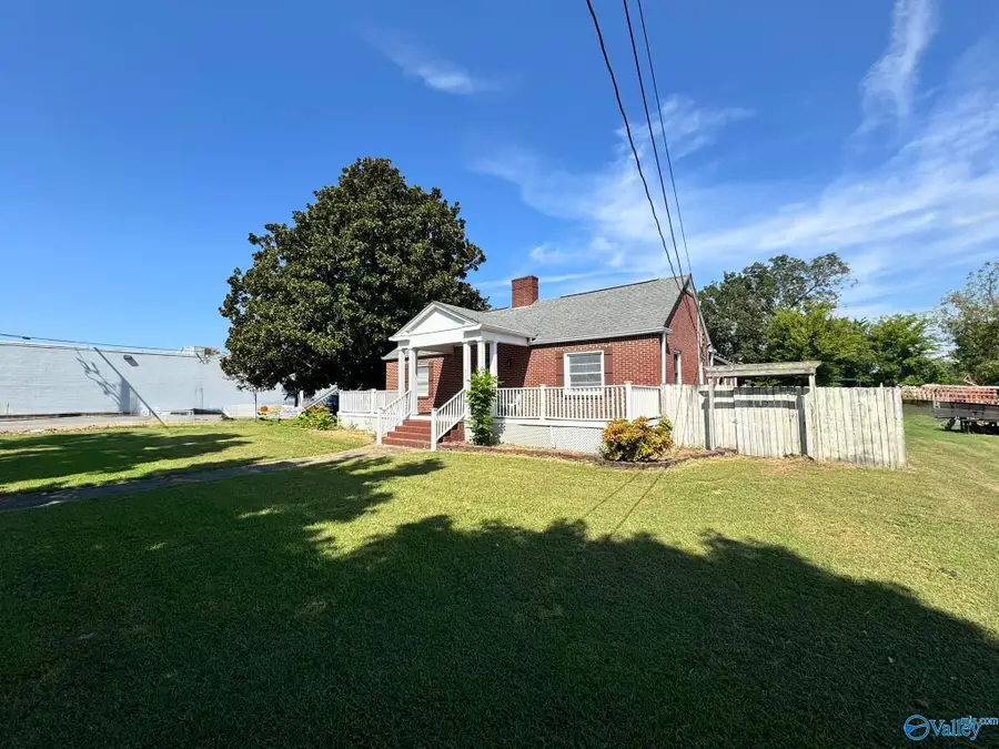 300 E Mccord Ave, Albertville, AL 35950 - #2