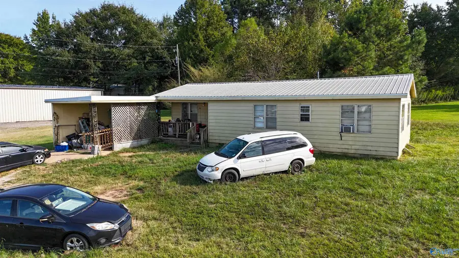 2060 Bexar Avenue E, Hamilton, AL 35570 - #3