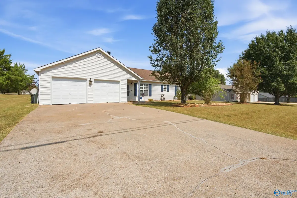 105 Thornhedge Trail, Toney, AL 35773 - #1