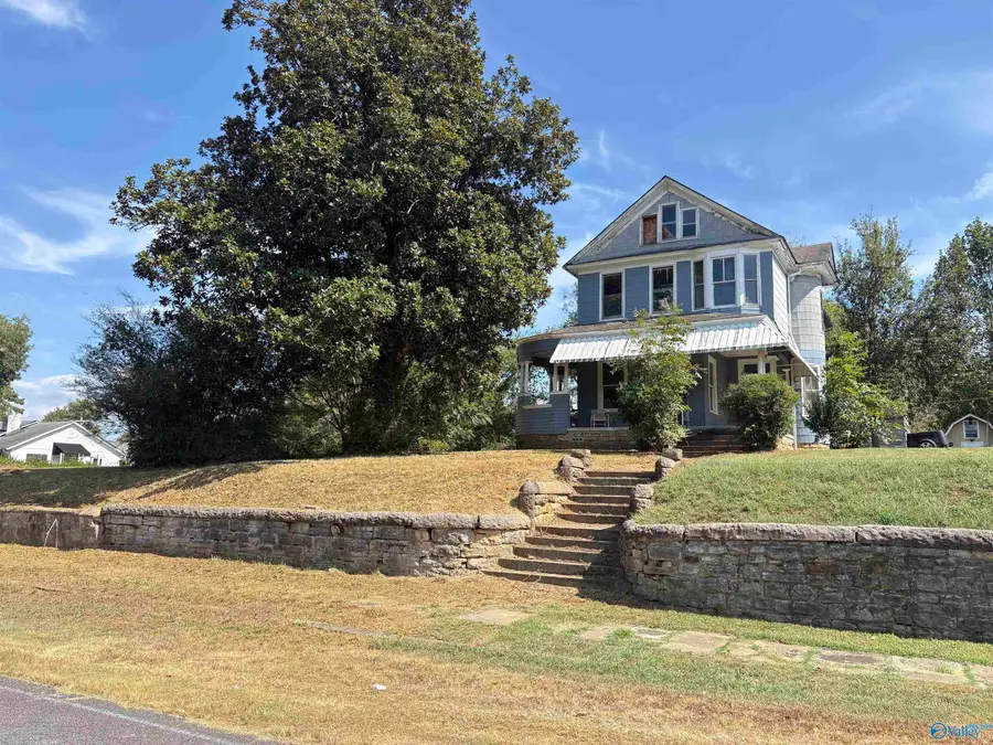 308 Olcott Avenue, Bridgeport, AL 35740 - #2