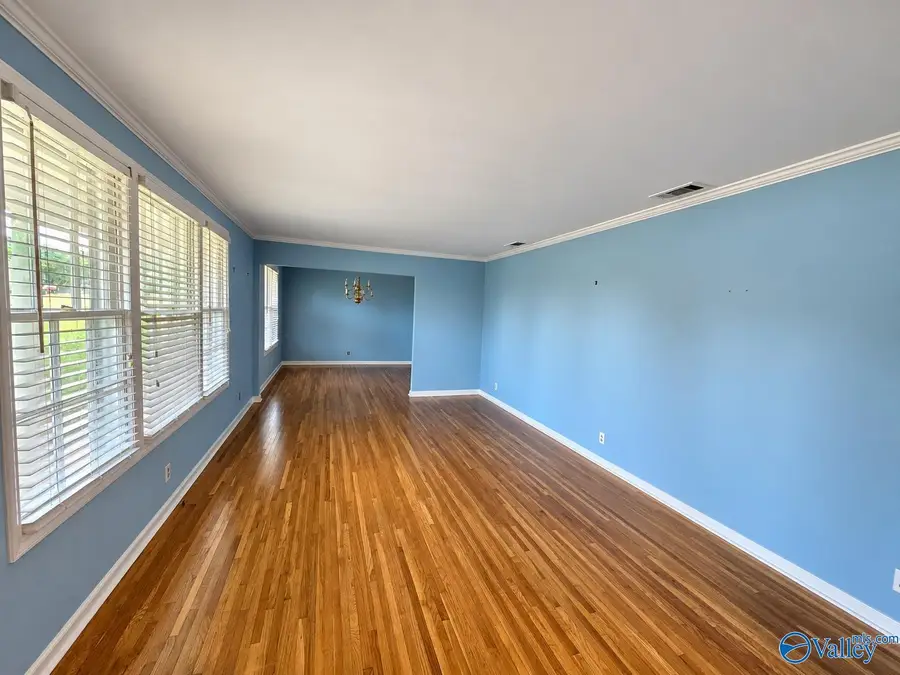 121 Westbury Drive Sw, Huntsville, AL 35802 - #3