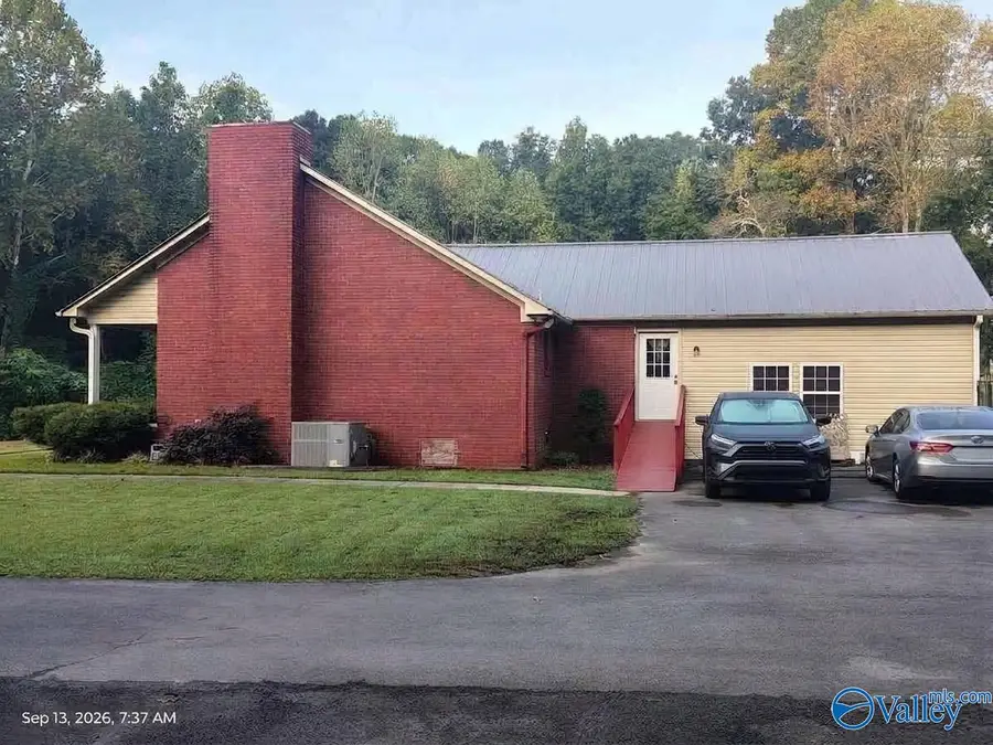 112 Sweet Home Rd, Guntersville, AL 35976 - #2