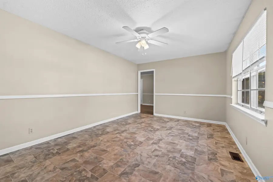 5041 Kyle Lane Nw, Huntsville, AL 35810 - #2