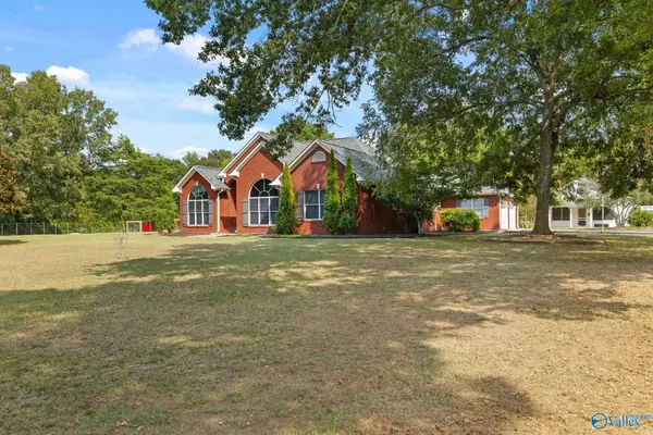 2111 Breeding Drive Nw, Hartselle, AL 35640
