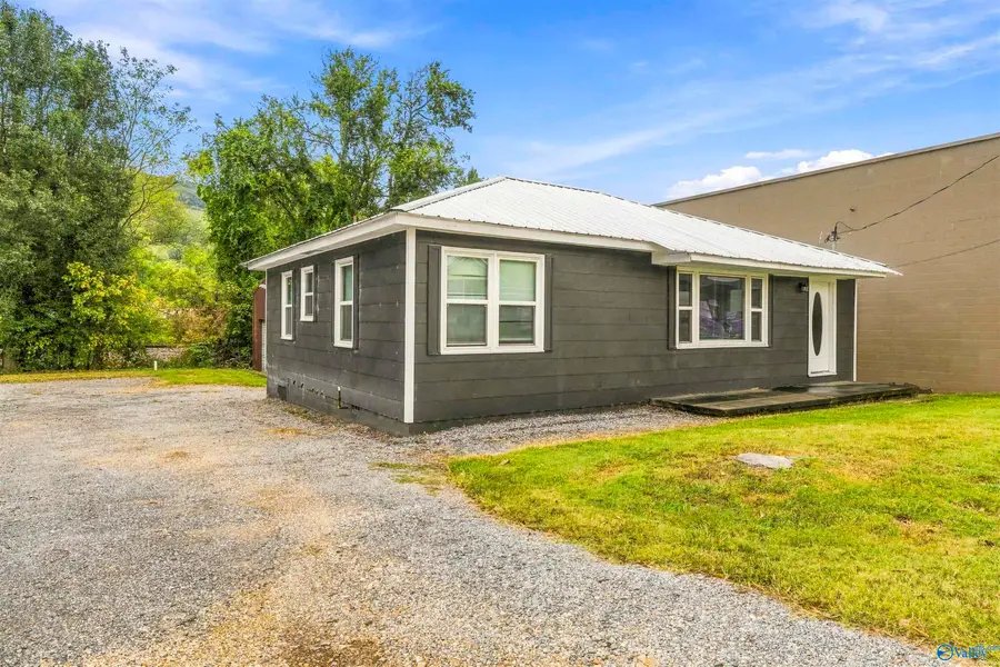 1009 Gault Avenue N, Fort Payne, AL 35967 - #2