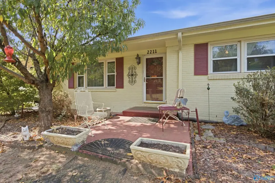 2211 Viscount Drive Nw, Huntsville, AL 35810 - #2