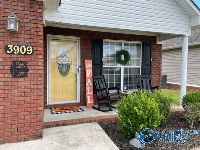3909 Boxwood Lane Sw, Decatur, AL 35603 - #1