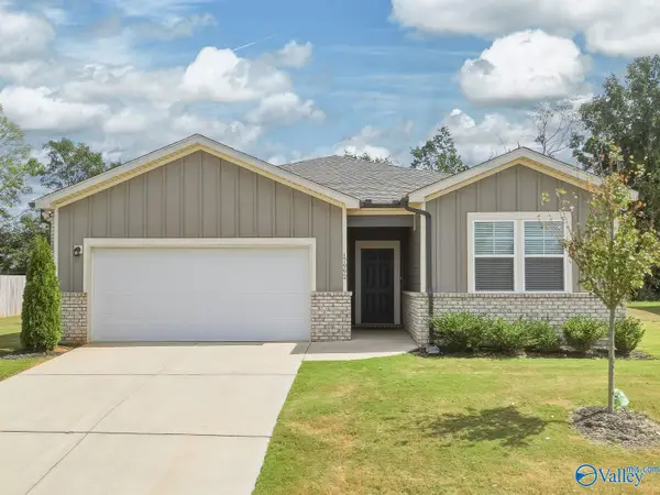 17992 Daniel Island Drive, Athens, AL 35611