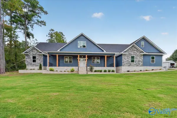 225 Floyd Circle, Scottsboro, AL 35769