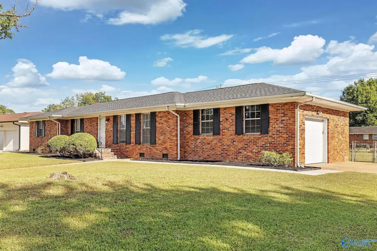 1909 Azalea Circle Sw, Decatur, AL 35601 - #1
