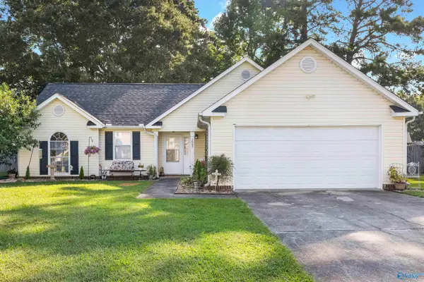 1805 E Brownstone Court, Decatur, AL 35603