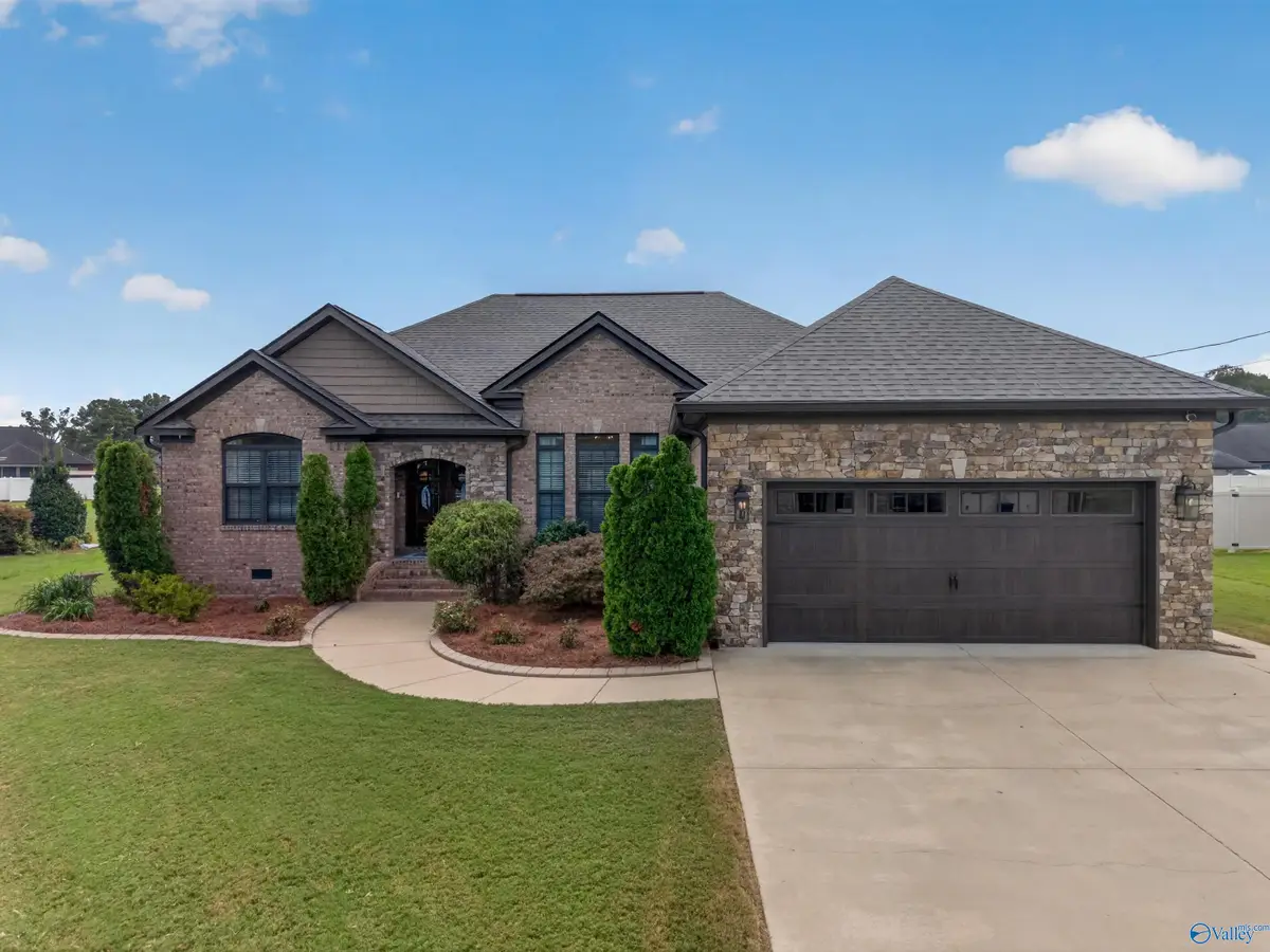 240 Creekside Circle, Gadsden, AL 35901 - #1