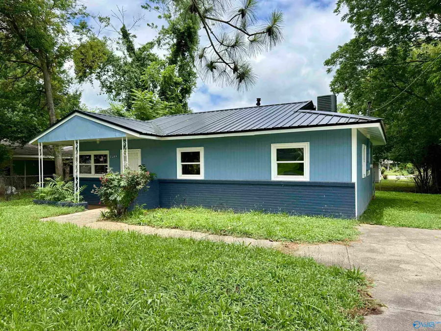 2206 Evans Avenue, Huntsville, AL 35810 - #2