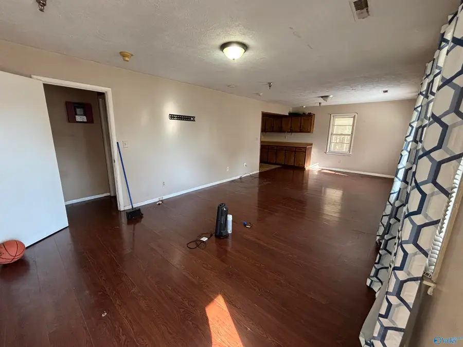 2025 Cleveland Avenue Sw, Decatur, AL 35601 - #3
