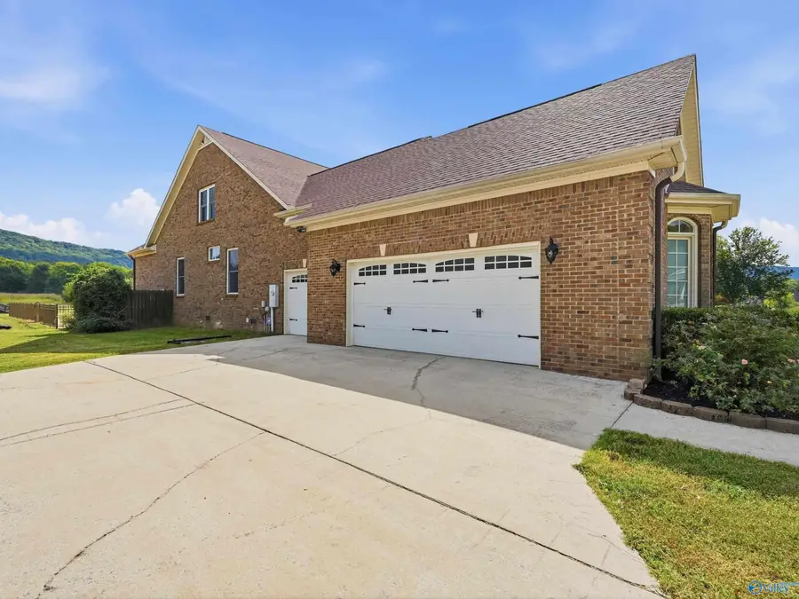 95 Cedar Trace Drive, Hartselle, AL 35640 - #3