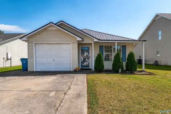 303 Autumnwood Lane, Rainbow City, AL 35906