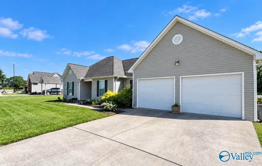 534 East Henderson Road, Boaz, AL 35957 - #2