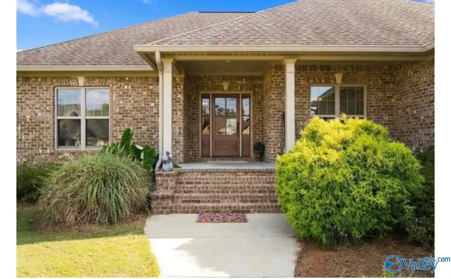 135 Cottonwood Circle, Gadsden, AL 35901 - #2